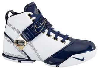 Lebron James Shoes: Nike Zoom LeBron V (5)