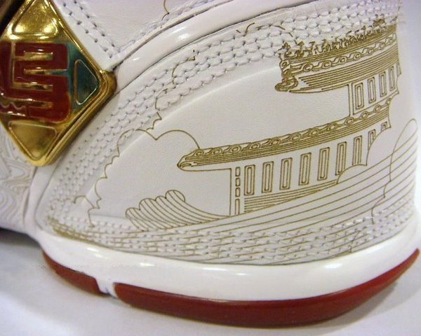 Lebron James Shoes: Nike Lebron V (5) Basketball Signature Sneakers - Red, white and gold, China edition, back view